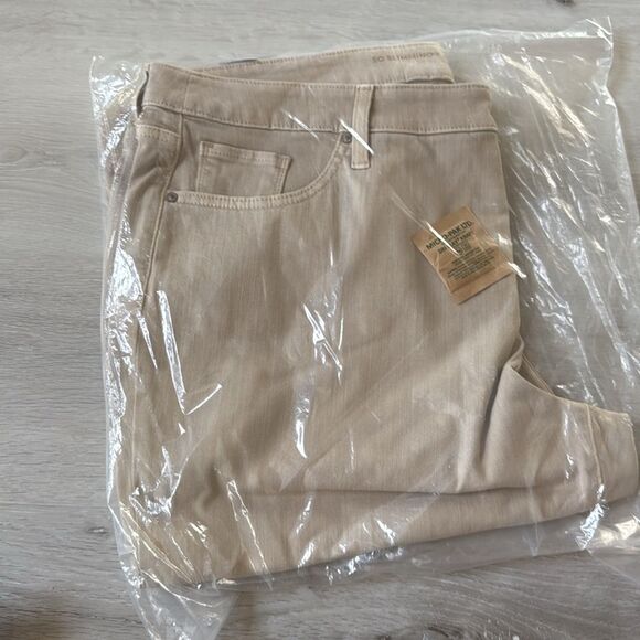 Chicos So Slimming Girlfriend Slim Leg Jeans light tan size 3.5 NWT in packaging - Picture 6 of 7